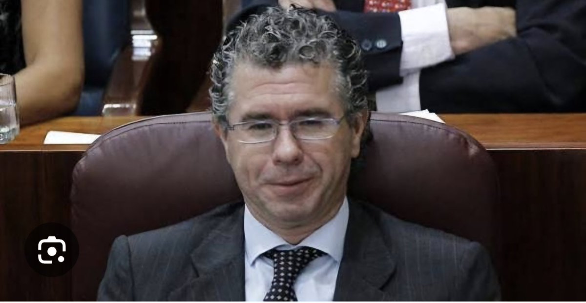 ErnestoEkaizer's tweet photo. #Granados La Audiencia Nacional ha condenado al  que fuera consejero de Presidencia de la Comunidad de Madrid y alcalde de Valdemoro,  Granados, a 2 años y 6 meses de cárcel por fraude continuado y prevaricación  contratos,  2007-2014, a la empresa   Waiter Music. https://t.co/VAzyUZkhrk