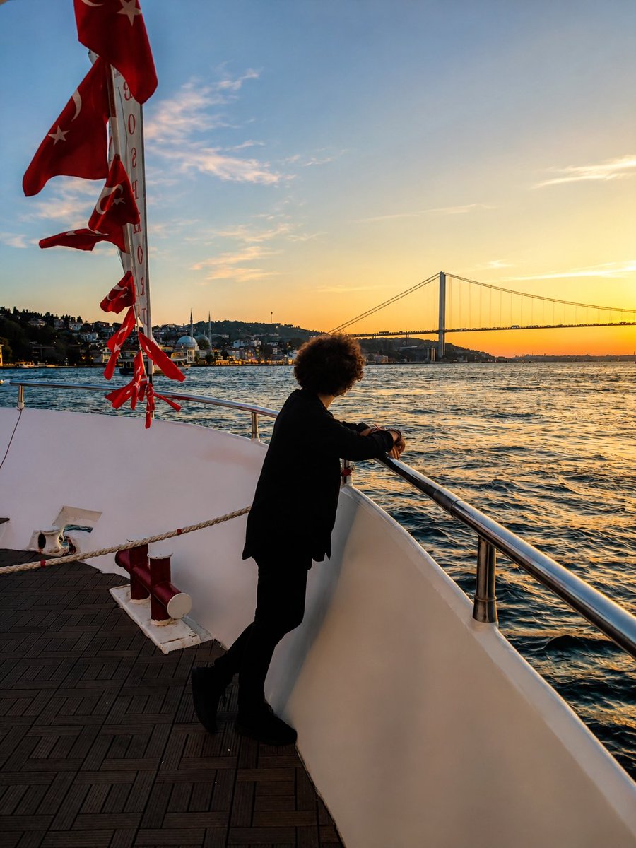 bonusbirkafa's tweet photo. Bu şehirde geçirdiğim her an, hayatımın unutulmaz bir parçası, güzelliklerini her daim yüreğimde taşıyacağım, Şimdi yeni bir yolculuğa çıkıyorum, ama kalbim hep burada olacak #İSTANBUL 🇹🇷💙 https://t.co/Mx5VSoW5U2