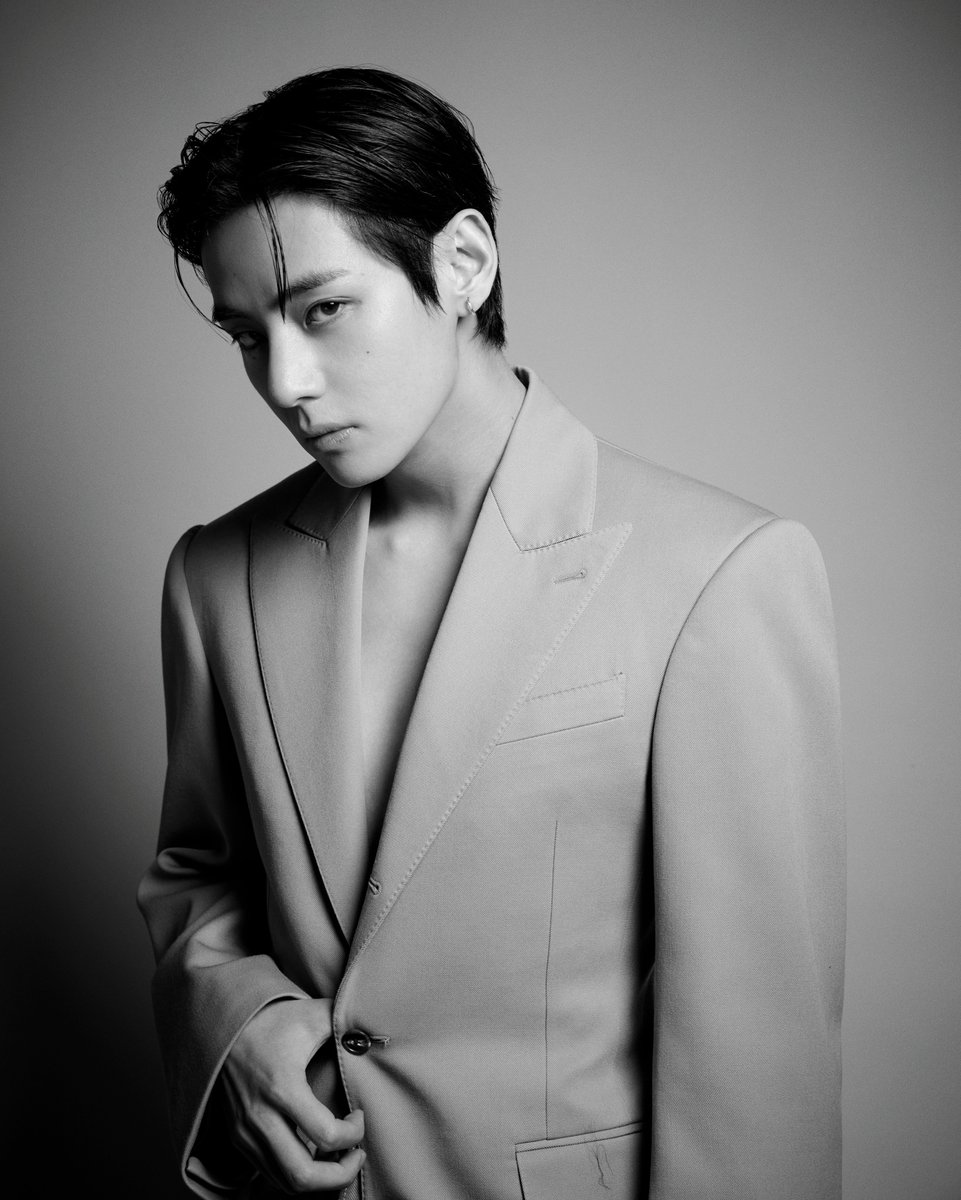 taeguide's tweet photo. Taehyung for Celine photographed by Kim Heejune 

#TAEHYUNGxCeline https://t.co/OS69cDDEws