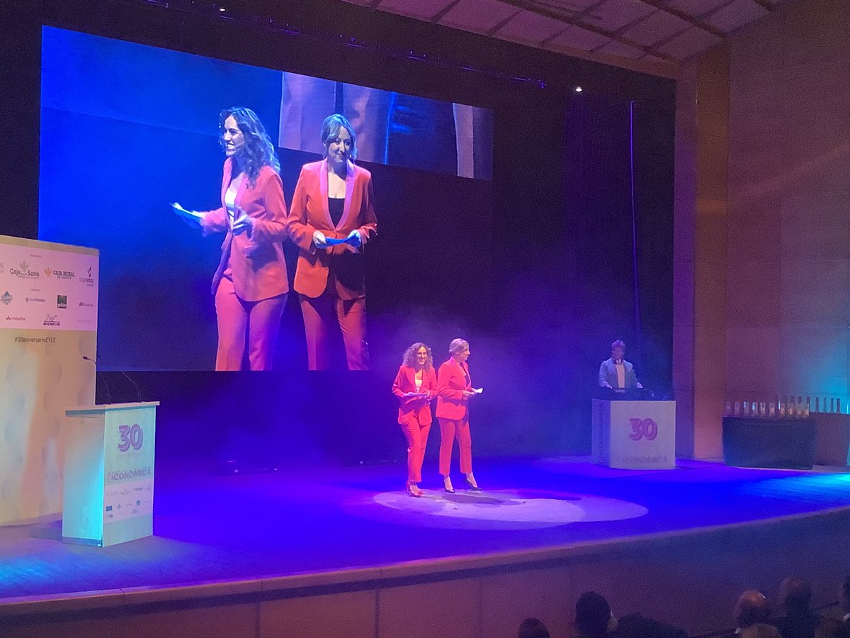 cyleconomica's tweet photo. .@_MariaNegro y @alba_fm, de @ValquiriaTeatro, son las encargadas de conducir la #gala del #30AniversarioCYLE, con la colaboración de #DJSote https://t.co/kf0UiP1Thl