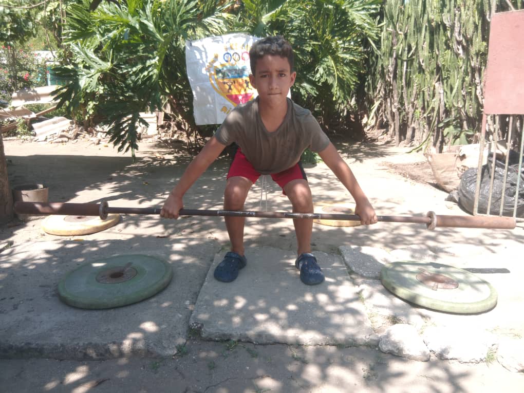 DMasivos's tweet photo. Las pesas presentes en Los Juegos Escolares Municipales 
#RíoCauto
@BorgesOlivero 
@GalanCuba 
@BarceloOrt92635 https://t.co/nOUIv7UeJG