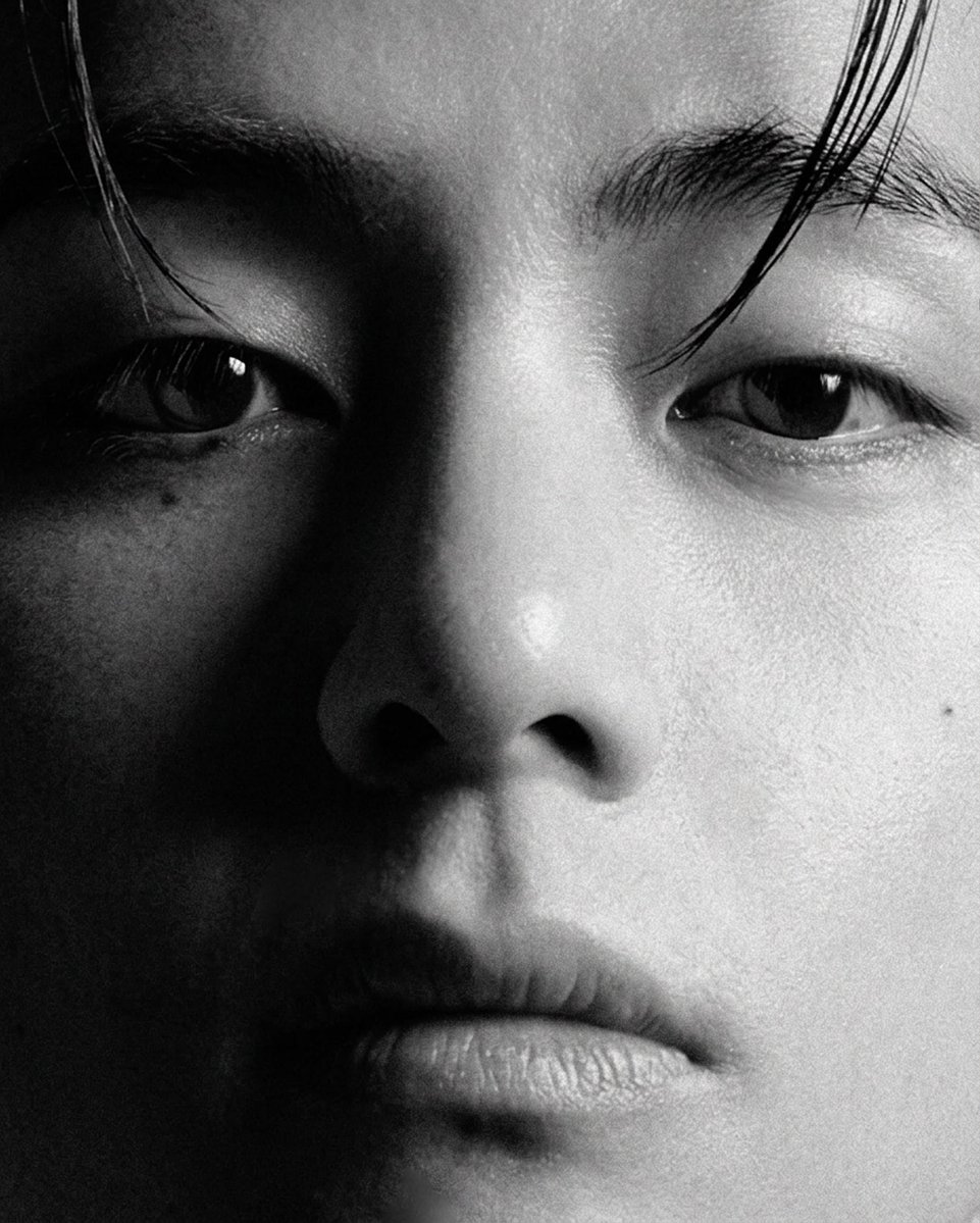 thvdiaries's tweet photo. these unseen pictures of taehyung via photographer kimheejune https://t.co/vgnQXWofgN