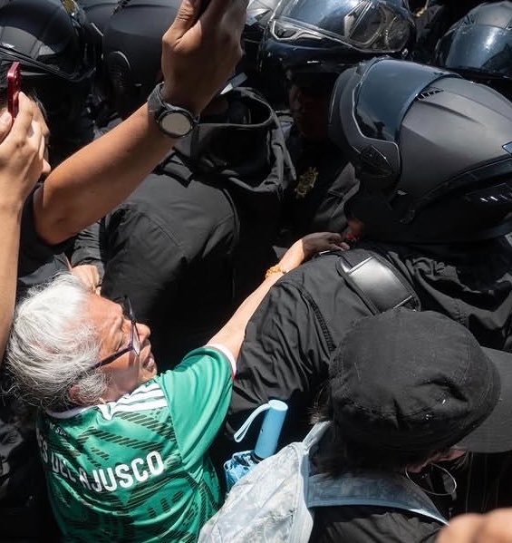 aurel_gt's tweet photo. ¿Y si, sí se publicarán de manera accesible todos los programas de protección civil de esa noche trágica y de cada sede de próximos eventos del #mundialdefútbol2026 en #CDMX? 🚨⚽️🔍

Después de 4 personas fallecidas por asistir a ver un partido del #mundial, después de la muerte de Berenice Giles Rivera y Miguel Ángel Rojas Hernández en @CeremoniaFest: @SeGobCDMX @craviotocesar tienen la responsabilidad de hacer transparentes TODOS los programas de protección civil. Que se conozca cómo estaba previsto la seguridad esa noche trágica y cómo las autoridades van a garantizar la seguridad de todas las personas asistentes. 

#YSISÍ @supercivicosmx @javiermalagon 
📷@LaFabricaMX_ (la segunda)