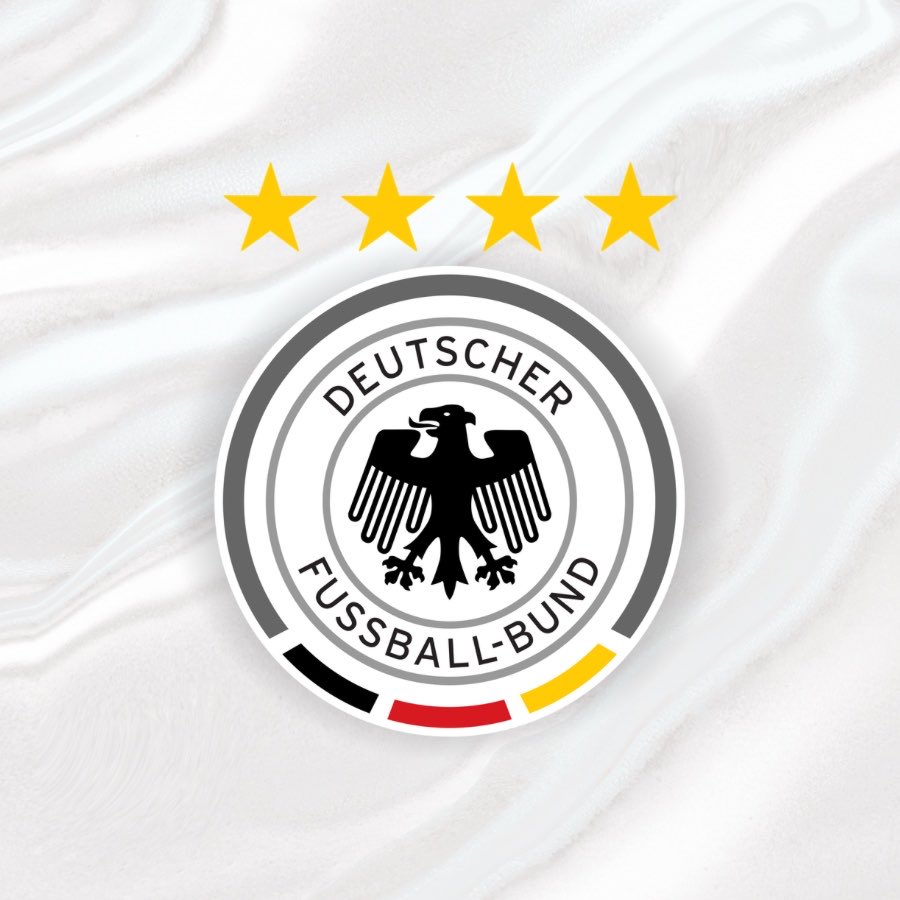 BundesInsider's tweet photo. ⚠️ Uma grande reformulação deve acontecer na seleção alemã após a eliminação na Copa do Mundo.

Oliver Baumann, Antonio Rüdiger, Pascal Groß, Leon Goretzka e Leroy Sané são considerados fortes candidatos a terem feito sua última partida pela Alemanha. 

A tendência é que a equipe passe por um corte significativo visando o próximo ciclo. 

Por outro lado, o capitão Joshua Kimmich, como já havia anunciado, seguirá na seleção e deve ser um dos principais líderes da nova geração da Mannschaft. 

🗞️ @SPORT1