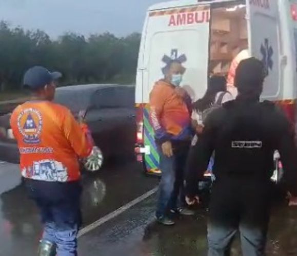 Diario_ElTiempo's tweet photo. #Arribo Otros 65 damnificados por terremotos llegaron a El Tigre este miércoles https://t.co/z5j48upWIN https://t.co/BFfx0JUiGx