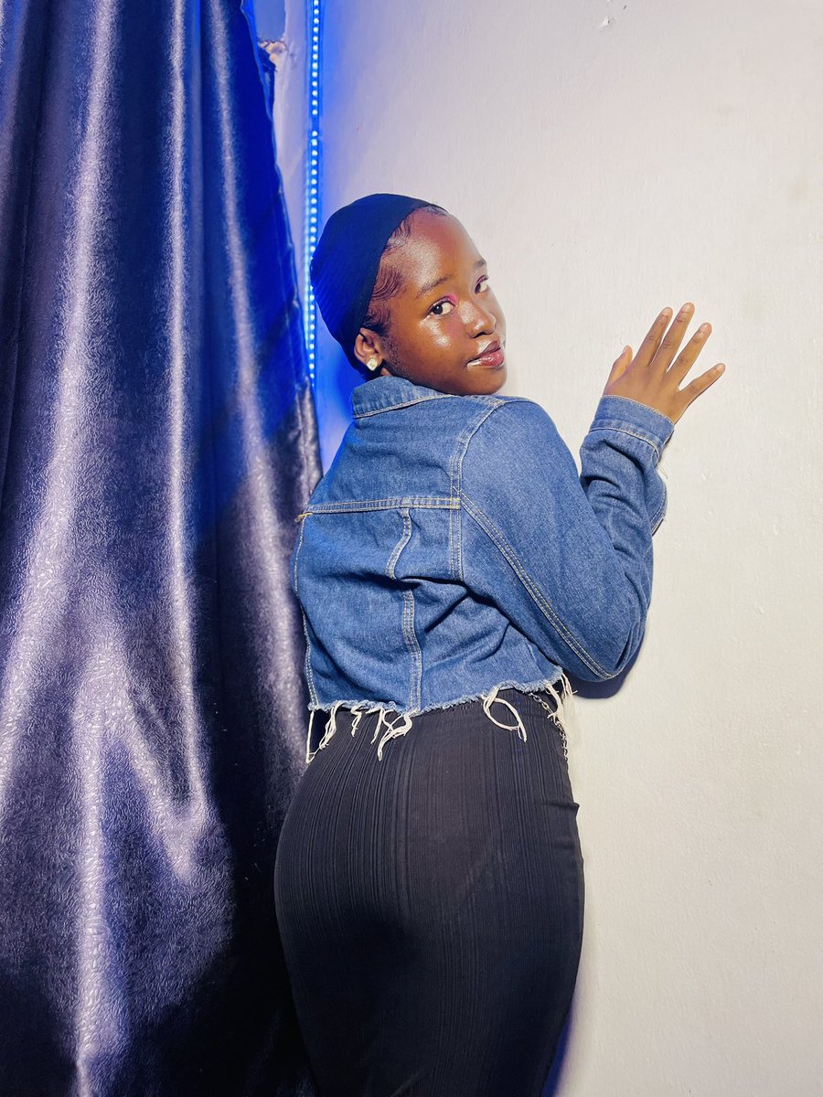 chysomm__x's tweet photo. It’s not just an outfit—it’s a whole vibe. ✨ Effortlessly styled, confidently worn. Because confidence is the best thing you can wear. 🤍🖤#OOTD #OOTDTransition #OutfitInspo #FashionReel #StyleInspo  #StyleDiary #FashionContent https://t.co/btWbRFozRE