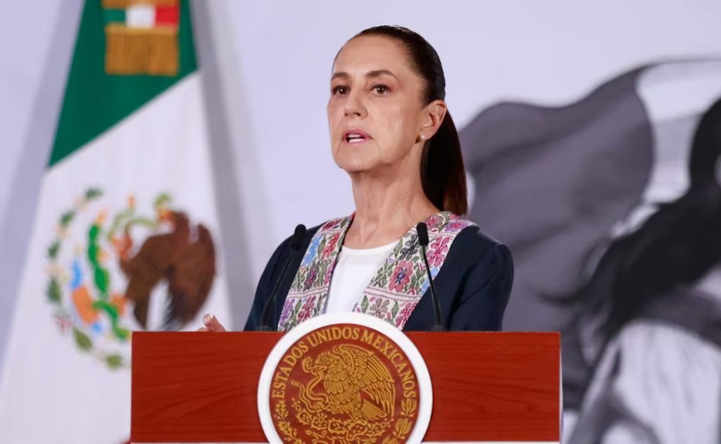 PrensaLatina_cu's tweet photo. #México🇲🇽 envió a #Venezuela🇻🇪 71,2 toneladas de medicinas y alimentos no perecederos, así como ocho plantas con torre de iluminación y panel solar, tras los sismos registrados en ese país, informó hoy la presidenta @Claudiashein  .
Más En Prensa Latina 
https://t.co/HomzUqmSlg https://t.co/WskArK2epj