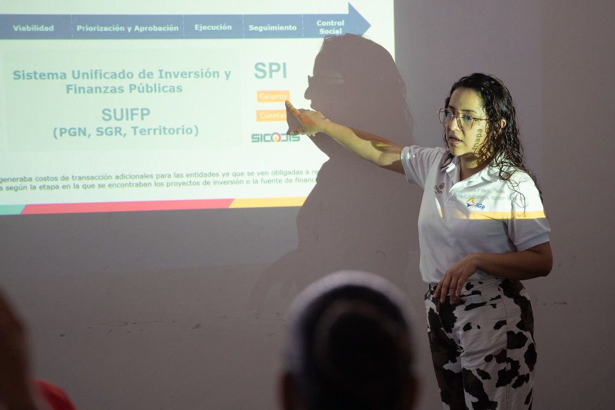 Regalias_gov's tweet photo. 🧵En Quibdó avanza la jornada de socialización de la Plataforma Integrada de Inversión Pública (#PIIP), dirigida a las comunidades negras, consejos comunitarios, resguardos, alcaldías, gobernación y demás actores del #SistemaGeneralDeRegalías del departamento del #Chocó.
Este espacio busca acercar a las comunidades a los nuevos lineamientos para la gestión de proyectos de inversión pública financiados con recursos del #SGR, y cómo será la migración del SUIFP-SGR a la Plataforma Integrada de Inversión Pública #PIIP.