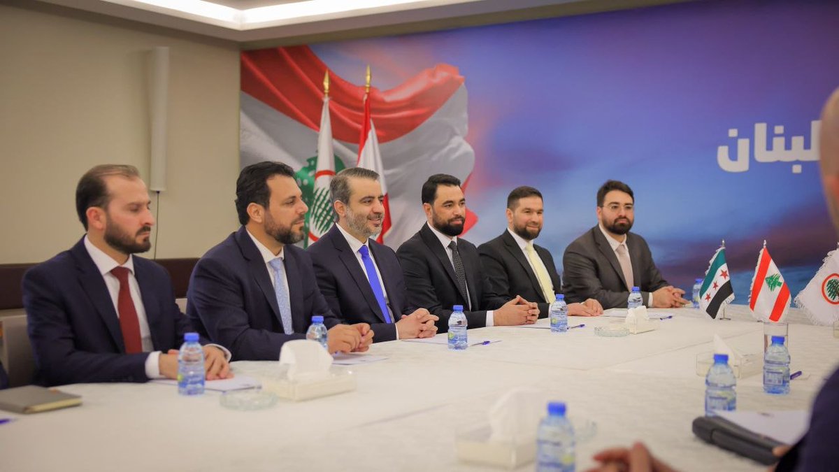 MOFA_Alomar's tweet photo. التقى وزير الخارجية والمغتربين السيد أسعد حسن الشيباني، في العاصمة اللبنانية بيروت، رئيس حزب القوات اللبنانية السيد سمير جعجع، حيث تناول اللقاء سبل تطوير العلاقات بين البلدين، وأهمية مواصلة الحوار والتنسيق بين الجانبين، والتأكيد على حرص سوريا الدائم على استقرار لبنان وأمنه. https://t.co/3XtgH4gcIM