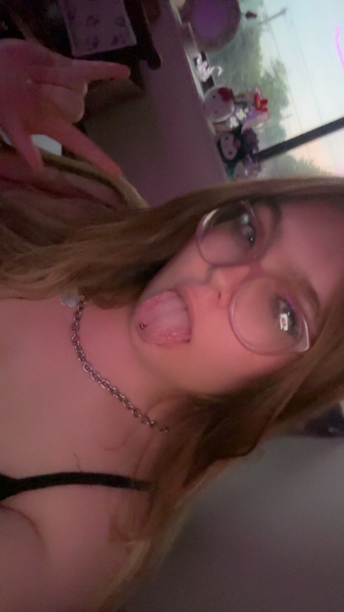 borderlinemutt's tweet photo. New intro for your fav online slutty girlfriend !!
DMs open to real 💲’s
Name- Emily, Mutt, Puppy, Yours
Age- 2005 baby;)
Customs?-yes
Girlfriend experience?-yes
New snap again- pupp2626
New insta! - borderlinexmutt
Links?- https://t.co/hiJ1CrRLC3
#nsfwtwtًً #nsfwtwtًً #cornstar https://t.co/twzRSoJ0PQ