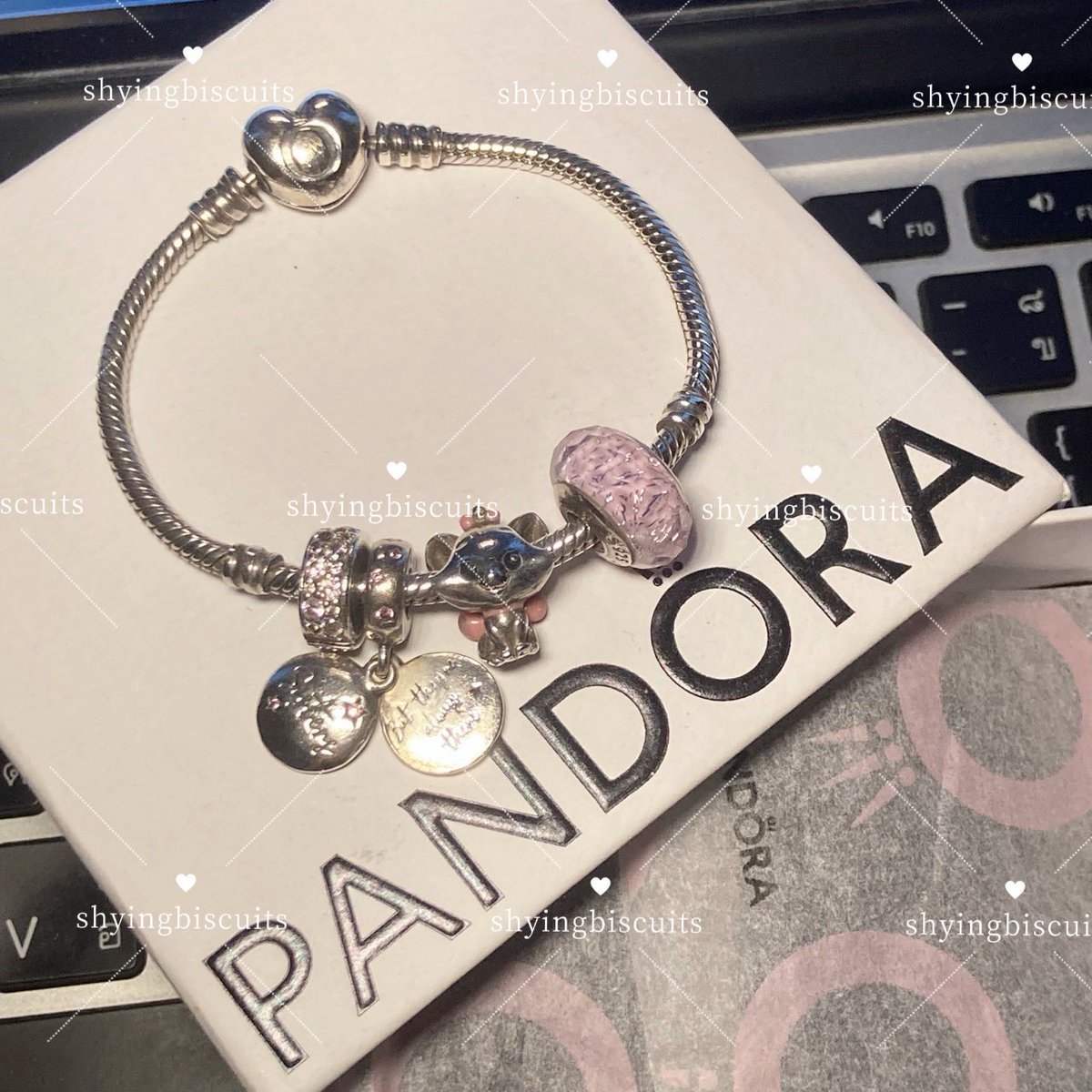 shyingbiscuits's tweet photo. wts / ส่งต่อ พร้อมส่ง 🪽

ยกเส้น 5.8k ส่งฟรี ( แถมกล่อง ) 
ซื้อแยกชิ้น ค่าส่ง 45 ฿
ส่งแมส / นัดรับกทมได้ค่า 🫶🏻

#ส่งต่อpandora #pandoraมือสอง #ส่งต่อแพนโดร่า #ส่งต่อแพนดอร่า #แพนดอร่ามือสอง  #แพนโดร่ามือสอง #pandorathailand #ส่งต่อเครื่องประดับ #กำไลpandora https://t.co/DqyZ6Uvjjw