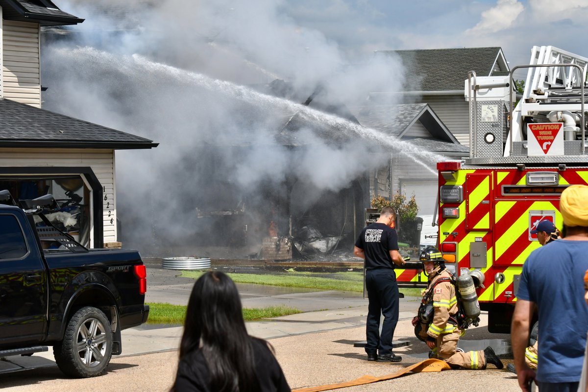 TruckerDougYEG's tweet photo. @EdmontonFire Nice job the other day of containing this fire quickly. #AppreciationPost https://t.co/b6JTMOJFuL