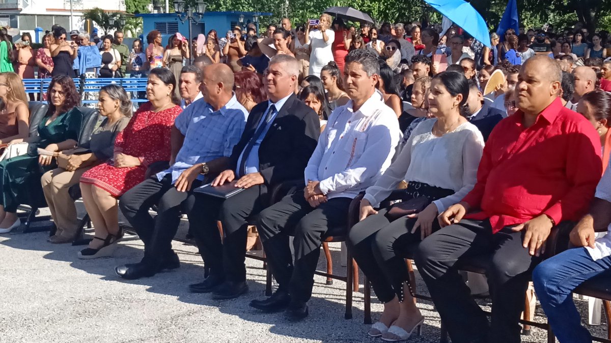 UnissJMarti's tweet photo. Con la entrega de títulos a estudiantes de Sancti Spiritus concluye el proceso de graduación de la @UnissJMarti correspondiente al curso escolar 2025-2026. 791 nuevos profesionales egresan de la casa de altos estudios de #SanctiSpiritusEnMarcha. @CubaMES @Edelvy5 @YaquedeCuba https://t.co/oWXqSnRGRg
