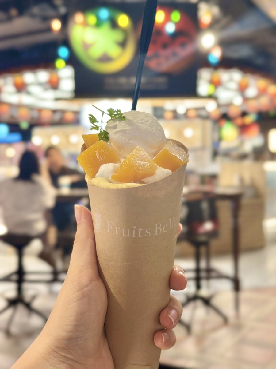 BonneYuri's tweet photo. 今日食べたマンゴークレープ🥭💛
美味しすぎ！みんなでミニチュアの話するのも楽しい🥰 https://t.co/r3wP8DrQIz
