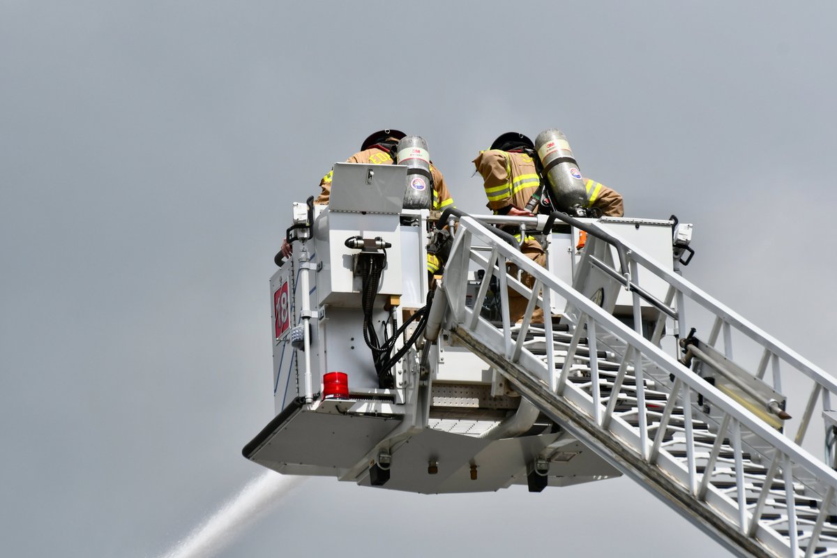 TruckerDougYEG's tweet photo. @EdmontonFire Nice job the other day of containing this fire quickly. #AppreciationPost https://t.co/b6JTMOJFuL