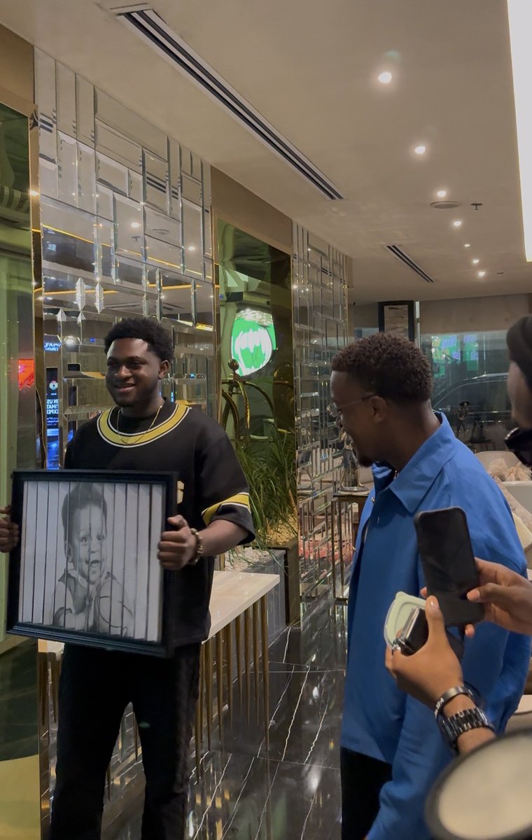 Ansahtheartist's tweet photo. Ashton Hall Receives my
Double vision artwork 🖼️💪🏽🔥🇬🇭 https://t.co/AEaUtkPstn