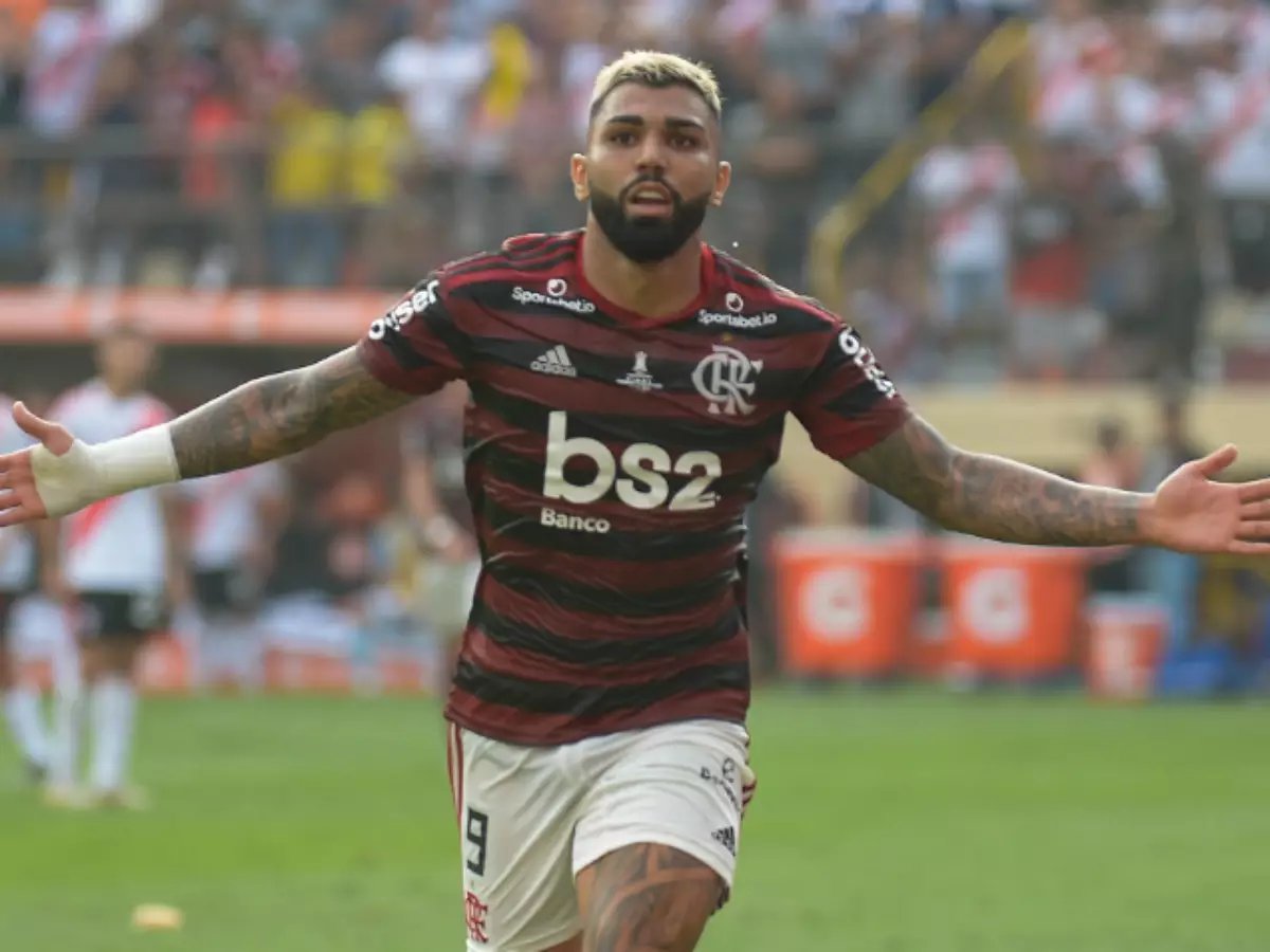 futtmais's tweet photo. Ao Esporte Record, Gabigol se derrete pelo Flamengo de 2019:

"Não vai ter nada igual aquele time. Juntou muitas coisas para dar certo: Jorge Jesus, disparado o melhor treinador que eu trabalhei na minha vida, os jogadores da época, a idade dos jogadores na época, a mescla de garotos, o Diego, Diego Alves, depois chegaram Rafinha, Filipe Luís, depois voltou o Gerson que é mais novo do que eu. A gente entrava no campo sabendo que ia  ganhar."

"(Sobre comparação com o Flamengo do Zico) Eu acho que são os dois maiores times do Flamengo."

📸 Divulgação | Alexandre Vidal/CRF