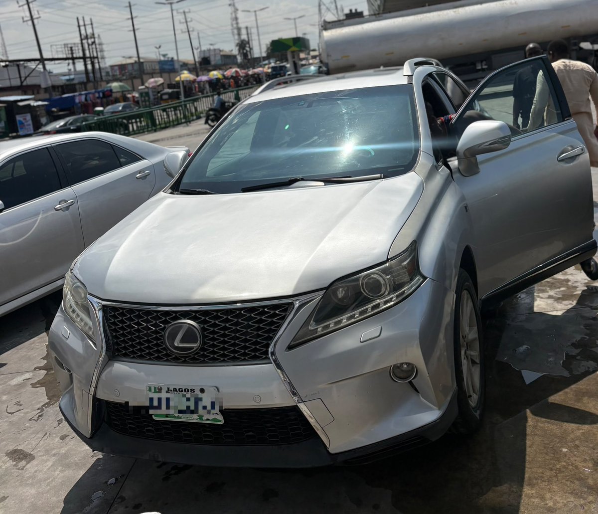 OgehOluebube's tweet photo. Good Deal…Reg Leuxs Rx350 2014 F Sports 🏀 model Extremely Clean In&out Fulst Option……2022 Custom Entry
📍Lekki Ajah
💰 15.5’’million sharp deal!!!
📞 09067858700
#toyotalexus #rx350 #worldcup #millionfollower #cleantitle #lagosdealer https://t.co/gafAgX7PRE