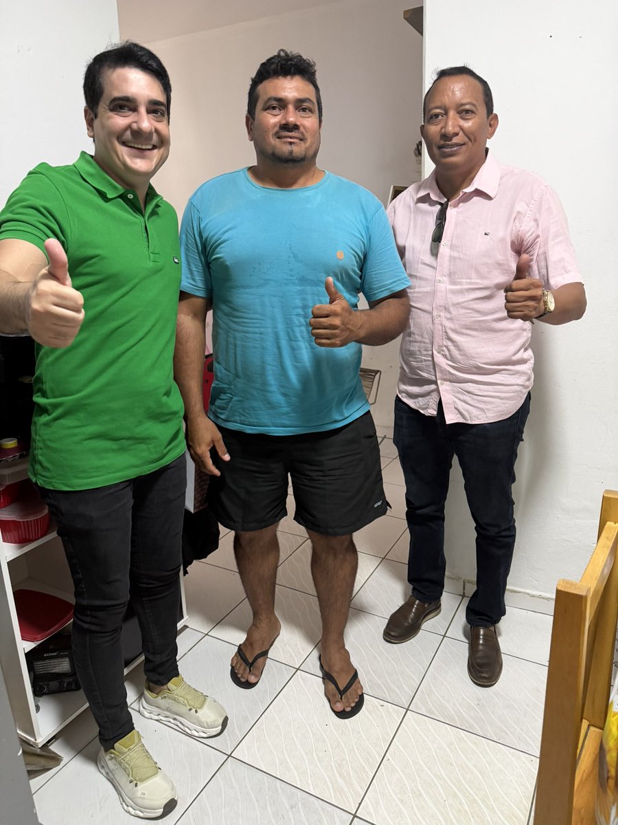 PrefeitoAlan15's tweet photo. Visitando e dialogando com alguns amigos de Apodi. Tive a alegria de conversar com Joelisio, Clécio, Neto e com a amiga Samira. Agradeço pela acolhida, pela atenção e pelo diálogo. São momentos como esses que fortalecem os laços, a amizade e a troca de experiências. https://t.co/FL0WuRgYnb