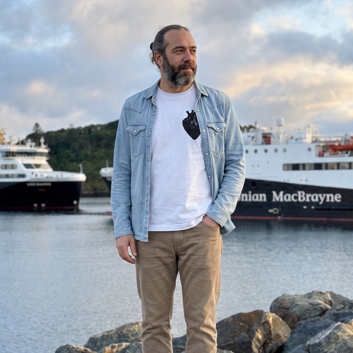 ArtTeeShow's tweet photo. I started ARTTEESHOW. from the Outer Hebrides.

Not fast fashion. Not for everyone. Wearable art, 100 pieces, 260gsm built to last.

Wear one, you're a collector, supporting an artist, part of the Inner Circle. For the ones who carry more than they show. 🏴

#Streetwear https://t.co/IdQC2Mzkdb