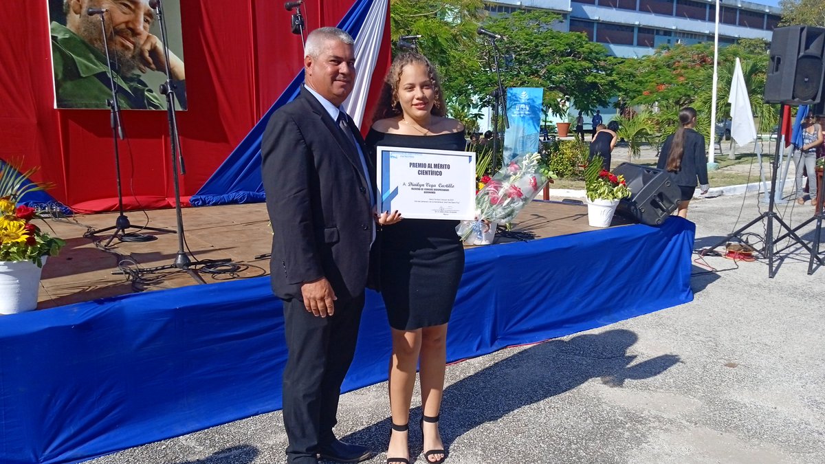UnissJMarti's tweet photo. Durante la graduación de la @UnissJMarti el rector @Edelvy5 en su intervención reconoció a los recién graduados y les transmitió éxitos en su vida laboral que enfrentarán a partir de septiembre venidero. #UnissNosUne @AlexisLorente74
@Ariadnavr2019
@CubaMES https://t.co/agdUInEvi8