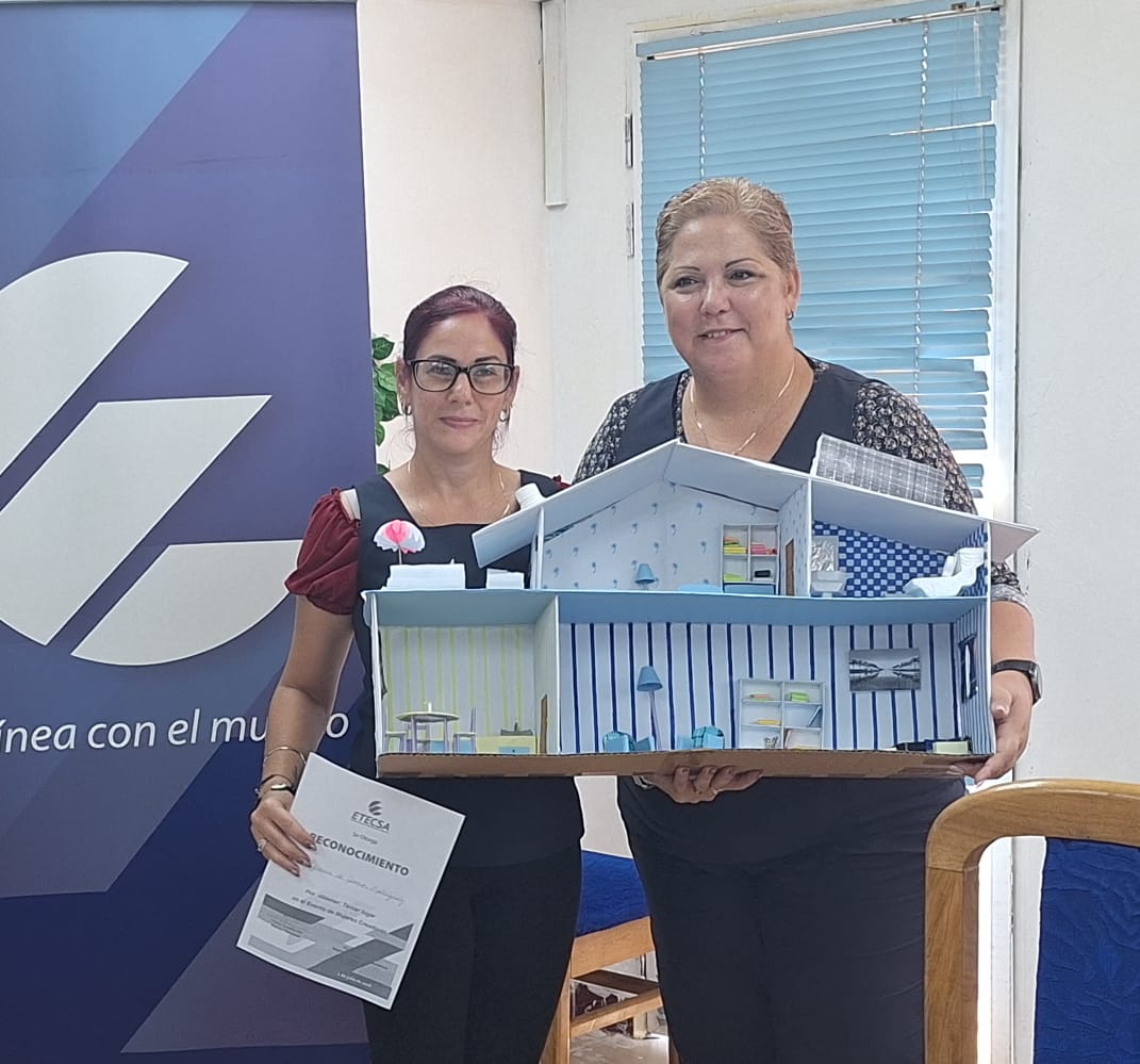 yunisa1982's tweet photo. Realizado Evento de mujeres creadoras en la División Territorial de ETECSA en Mayabeque. Un evento muy bonito donde brilla la creatividad, innovación de nuestras mujeres trabajadoras. Felicidades a todos los participantes. #EtecsaTeAcompaña https://t.co/QXZXYWwsNt