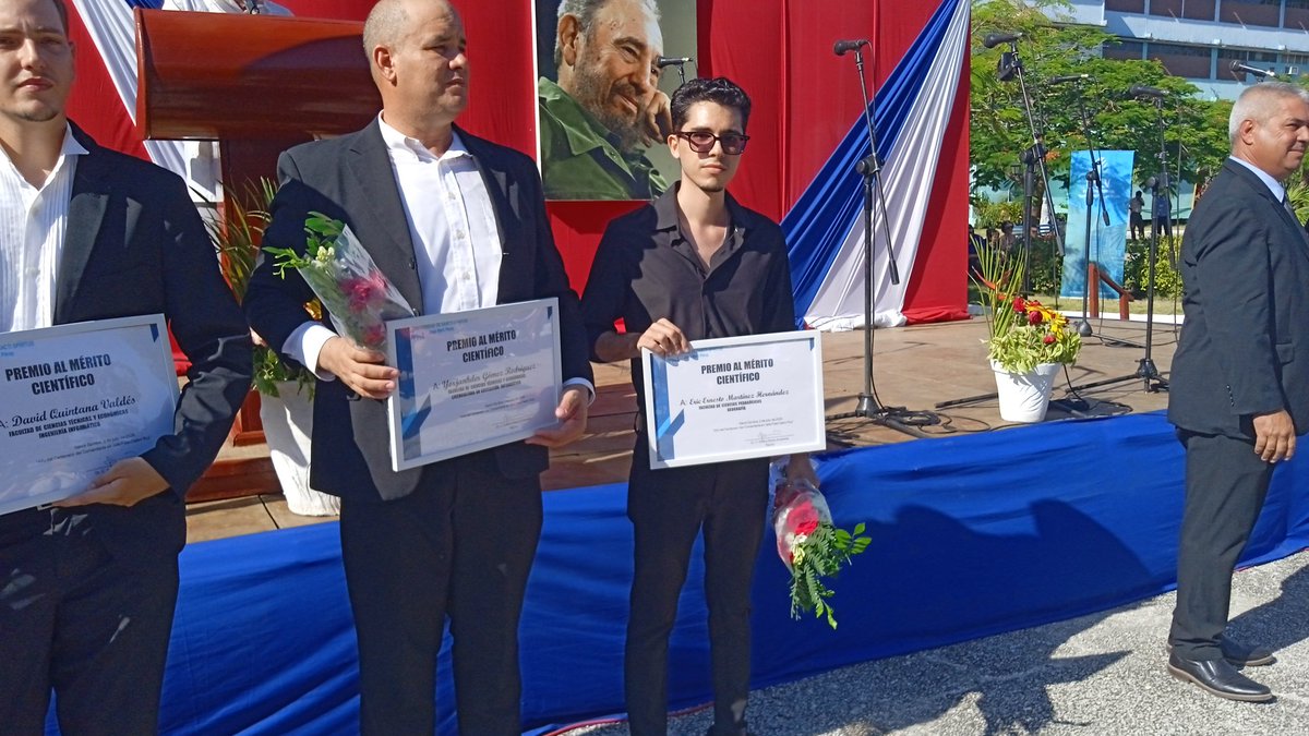 UnissJMarti's tweet photo. Durante la graduación de la @UnissJMarti el rector @Edelvy5 en su intervención reconoció a los recién graduados y les transmitió éxitos en su vida laboral que enfrentarán a partir de septiembre venidero. #UnissNosUne @AlexisLorente74
@Ariadnavr2019
@CubaMES https://t.co/agdUInEvi8