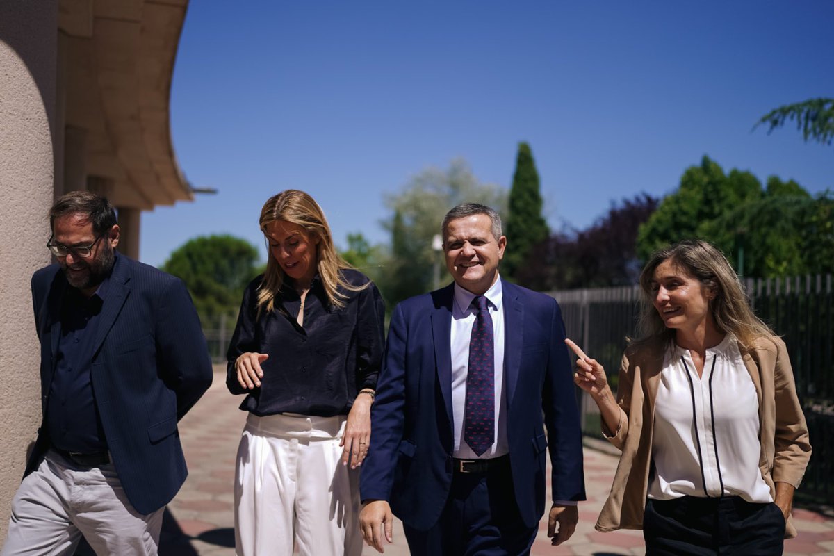 jorgerodrigodo's tweet photo. La zona oeste de la región es uno de los principales motores económicos de la @ComunidadMadrid.

Desde el Gobierno regional seguimos trabajando para generar nuevas oportunidades, más vivienda y mejores conexiones de transporte público en colaboración con los ayuntamientos y sus alcaldes, que gestionan con gran eficacia municipios punteros en importantes sectores.

Gracias al @ElPeriodico_Esp por organizar encuentros como Horizonte Madrid Oeste.