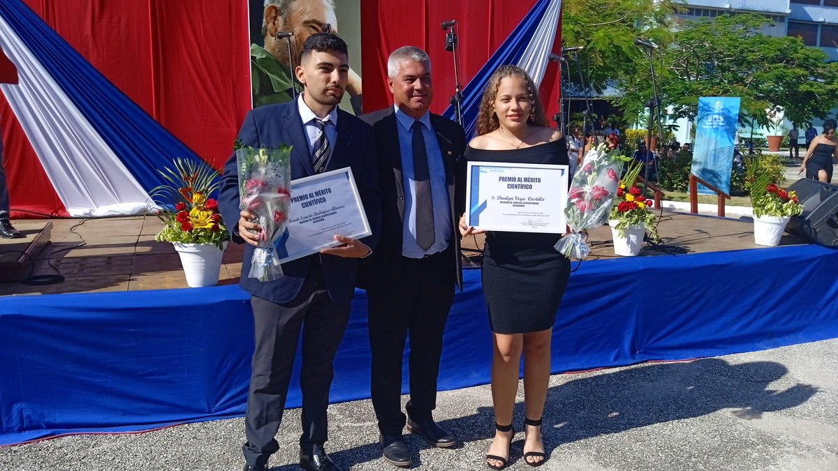 UnissJMarti's tweet photo. Con la entrega de títulos a estudiantes de Sancti Spiritus concluye el proceso de graduación de la @UnissJMarti correspondiente al curso escolar 2025-2026. 791 nuevos profesionales egresan de la casa de altos estudios de #SanctiSpiritusEnMarcha. @CubaMES @Edelvy5 @YaquedeCuba https://t.co/oWXqSnRGRg