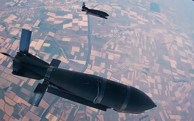 Maks_NAFO_FELLA's tweet photo. 🇺🇦💣 Ukraine will hold a grant competition for developers who propose solutions to counter guided aerial bombs, - Militarnyi 

Funding will be directed, in particular, to the creation of complexes to counter KABs and means of combating Russian aircraft. https://t.co/SvE3RSdFZE