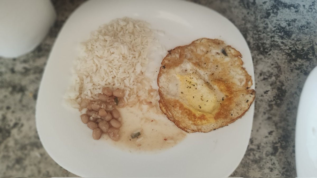 nowingsmoth's tweet photo. oi gente quantos kcal vcs acham.... eu tentei calcular e acredito q é uns 239 por aí né https://t.co/PI9O6wXQcd