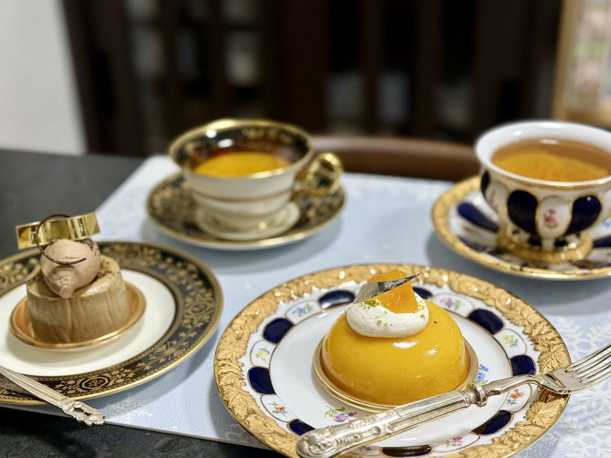 sweetsworker's tweet photo. 今日もお疲れ様でした
マンゴーと紅茶のケーキ
これもまたうまうまw
紅茶のクリームがしっかり濃厚で
ケーキ食べてたら明日は金曜！
#おうちカフェ #ウェッジウッド #wedgwood  #ウェッジウッドで一日一茶 https://t.co/fsGc7pksDa