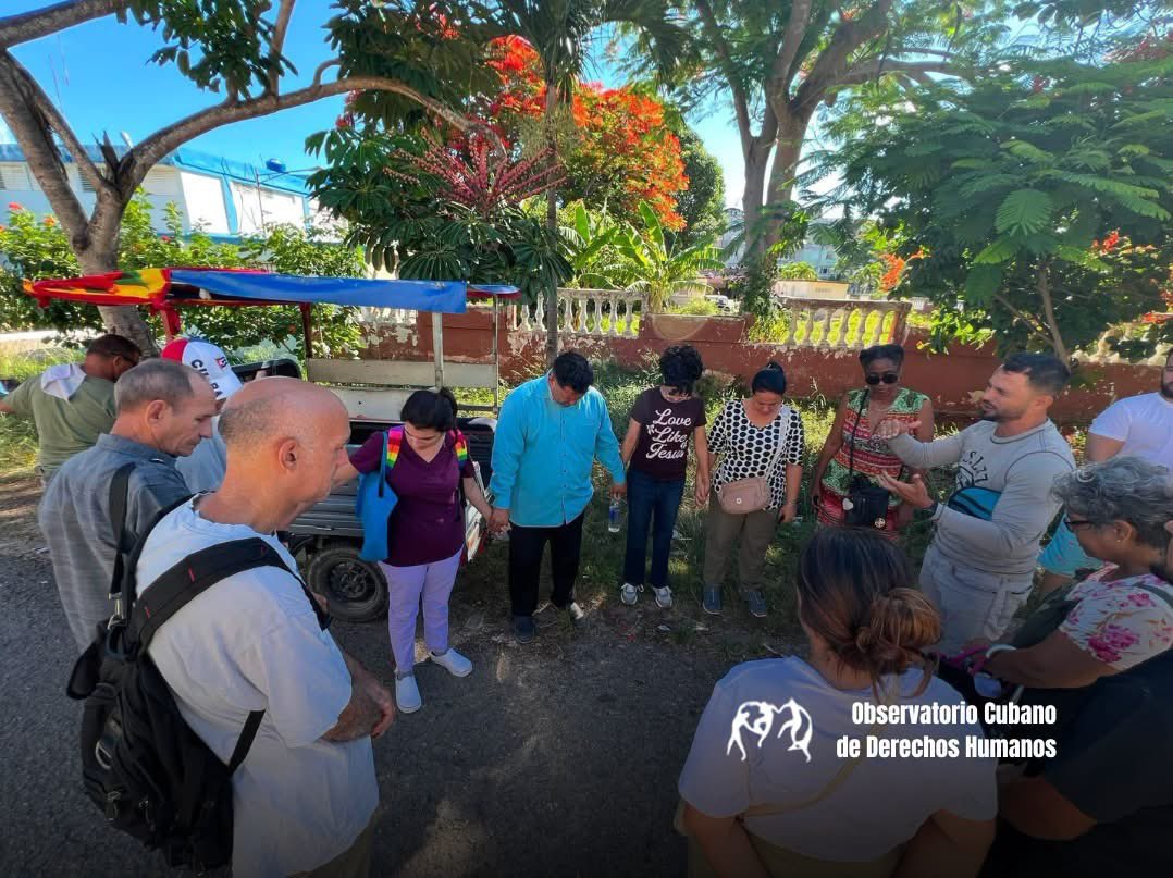 MarioJPenton's tweet photo. 🔴Amigos y familiares de Amanda Beatriz, Abel Alejandro, Andrés Navarro y Anna Sofía Benítez los acompañan a las citaciones del régimen.

#AbajolaDictadura https://t.co/G477GOPSaZ