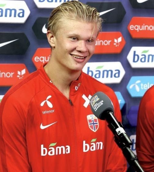afc_ben10's tweet photo. 🚨 Erling Haaland on the toughest defender he has faced:

🗣️ “Honestly, it’s those two Arsenal F.C. boys, Gabriel and Saliba. But Gabriel? That guy annoys me.

Gabriel doesn’t defend like somebody doing a job. He defends like a man trying to protect ancient secrets. I remember one time I checked my shoulder before receiving the ball and somehow he was already there staring at me aggressively. It’s honestly unsettling.”

“But seriously, he’s top class. Every striker complains about defenders like him because they make your life miserable, but deep down you respect them the most. I would absolutely love to have a player with that mentality in my team. Facing him again at the World Cup will be special.”
