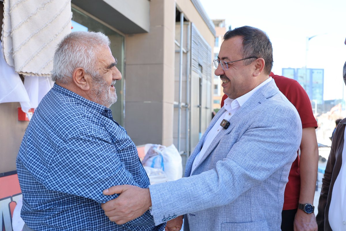 AliBakantr's tweet photo. Yeni Çarşı’mızda kıymetli hemşehrilerimizle bir araya gelerek hasbihâl ettik; görüş ve önerilerini dinledik.

Genel Başkanımız ve Cumhurbaşkanımız Sayın @RTErdogan’ın liderliğinde Asrın Destanı’yla inşa edilen Yeni Çarşı’mız; ticaretin yeniden güç kazandığı, sosyal hayatın yeniden can bulduğu, hemşehrilerimizin güvenle buluştuğu şehrimizin yeni cazibe merkezi olarak Malatya’mıza değer katacak. Şehrimizin yeniden ihya sürecinin en anlamlı eserlerinden biri olan Yeni Çarşı’mız, hayatın her alanına canlılık kazandıracak.

Samimiyetleri, güler yüzleri ve içten muhabbetleriyle bizleri bağırlarına basan tüm hemşehrilerimize gönülden teşekkür ediyorum.

@murat_kurum @abuyukgumus @MustafaAlkayis @kaankoc75 @AKGMTeskilat @Akparti