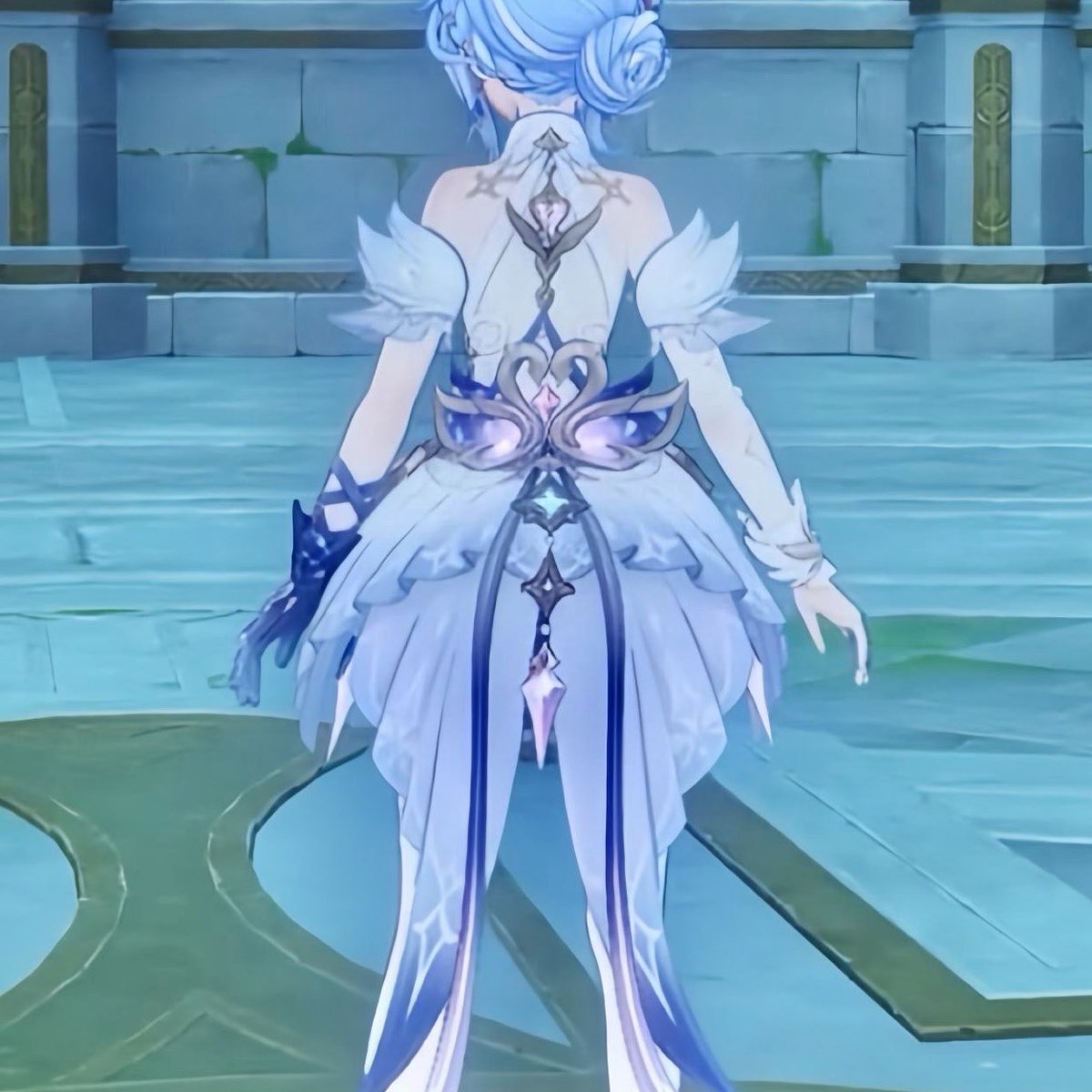 nerdynicolie's tweet photo. the back of her skirt looks like swan wings 🪽ྀི https://t.co/nMELtmF0AX