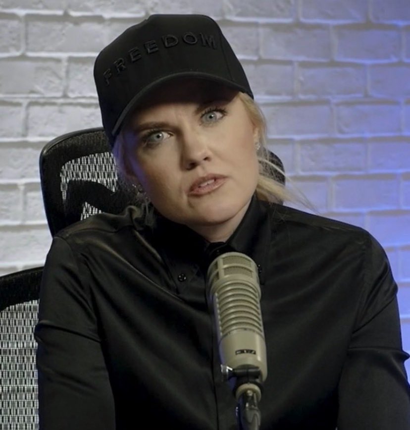 LemmeReact's tweet photo. If you actually defend this chick I seriously question your mental state… https://t.co/3XsNLl1ZdY