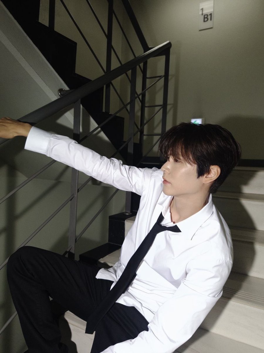 riizetalk's tweet photo. 🪨💭 • 260703 
[1:20 AM KST] 

behind (the scenes) photos ~ https://t.co/Hod8LsHu6g
