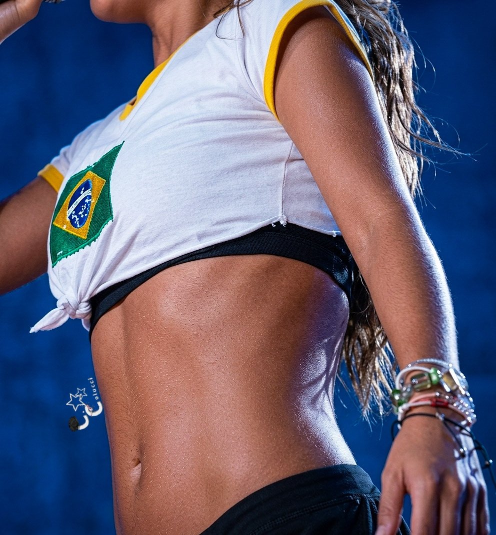 ccolucci4K's tweet photo. Anahí live in Rio 4k https://t.co/jrfQXrBCWw