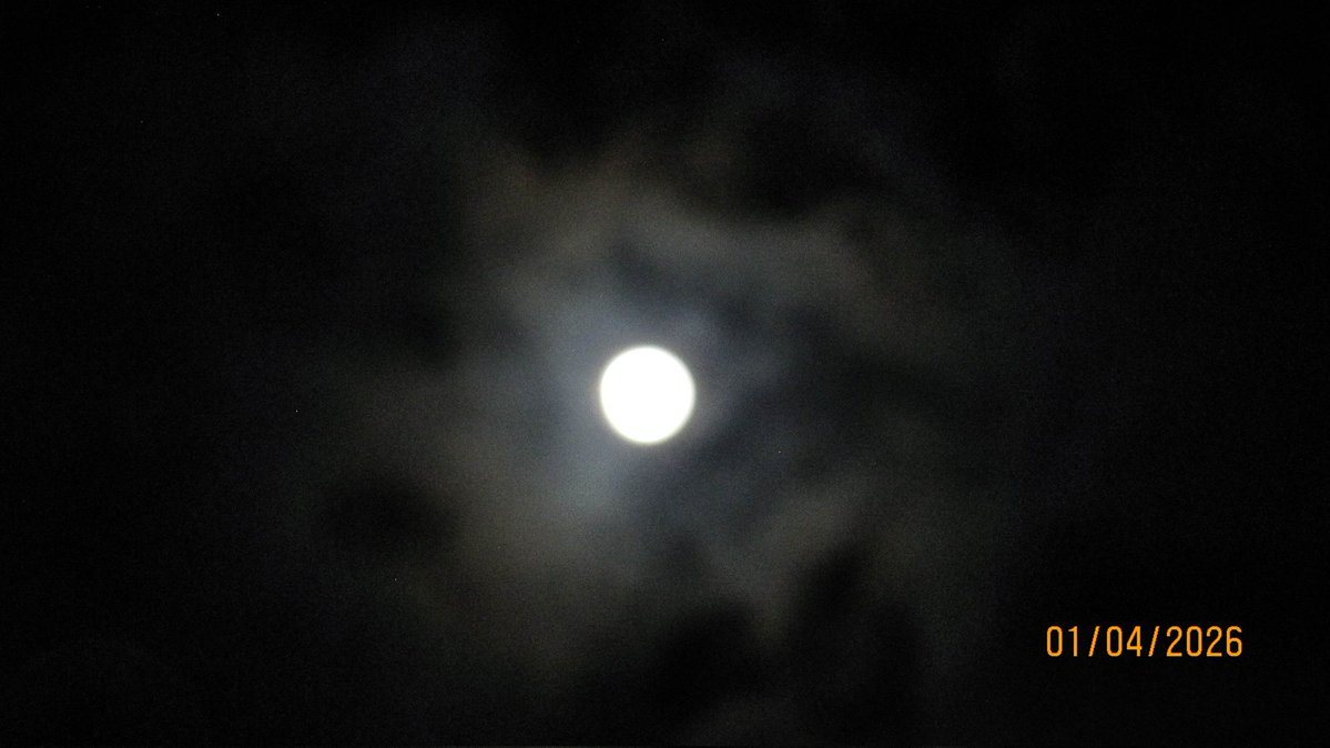 HerculeMahdi's tweet photo. #sky #moon #sun https://t.co/0Qn4hC8Vwy
