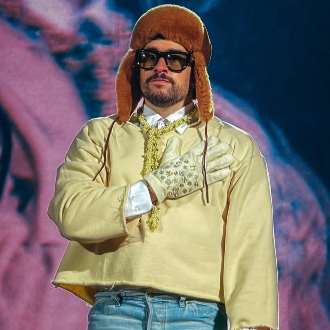 badbunita's tweet photo. Como te vas a emocionar tanto arriba del escenario 🥺 https://t.co/oog4BFhdNb