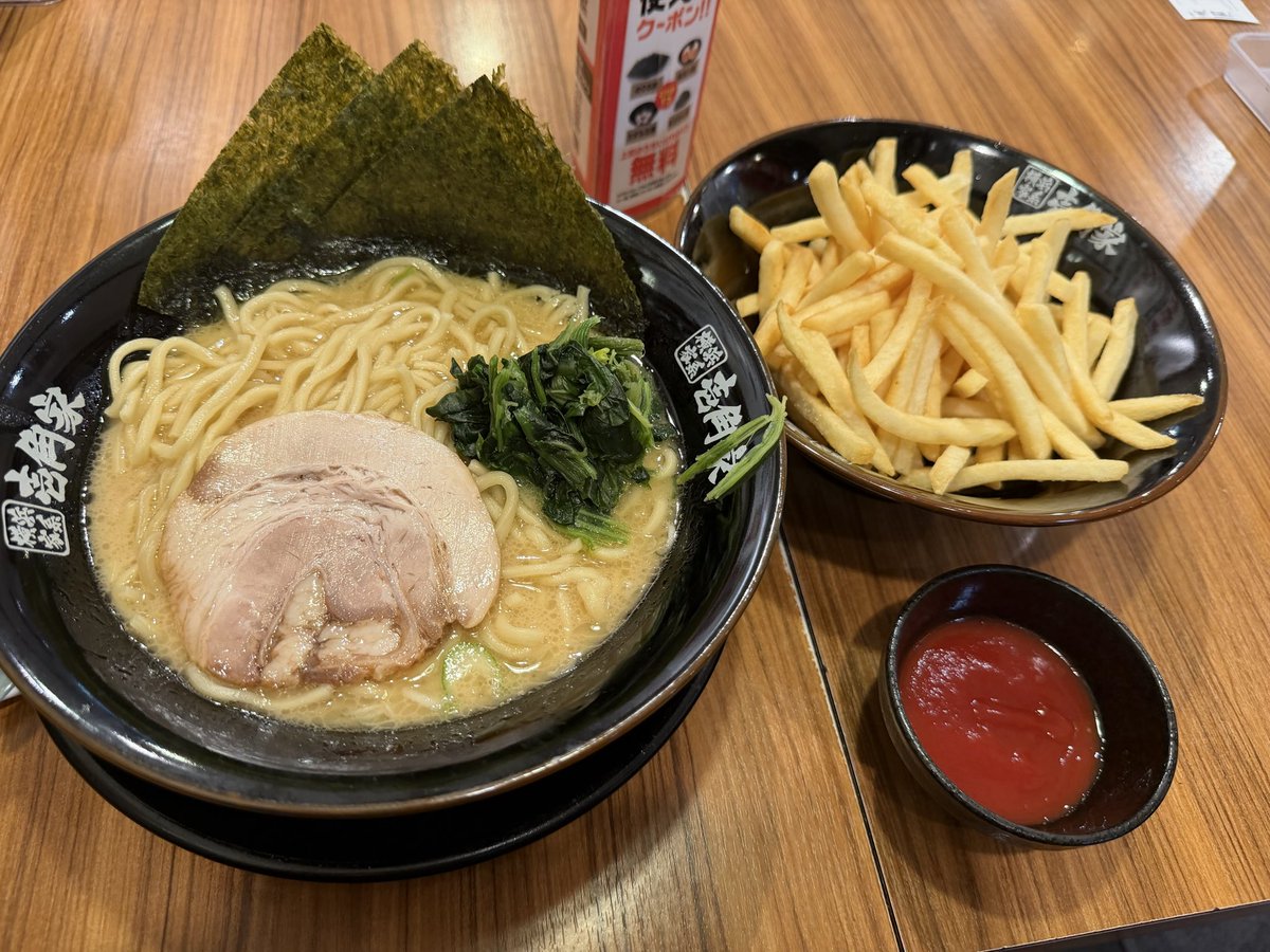 eimaruru7777's tweet photo. 今日の夕飯軽めにこれだったけど
そろそろ本気で痩せたいです🏃‍♀️ https://t.co/fVKfrIT0S1