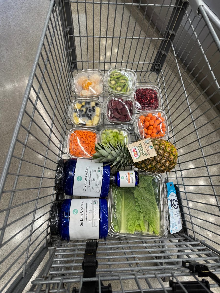 Yaraluck1's tweet photo. The colorful vegetables in the vegetable section look very healthy! https://t.co/gSyNCQv0gN