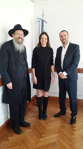 Renata350698471's tweet photo. En la foto con el Director de la Secta Javad Luvabitch: Tzví Grunblatt. Todo tuvo y tiene que ver con todo. https://t.co/j5Xj86TaxJ https://t.co/LDudblXkFR
