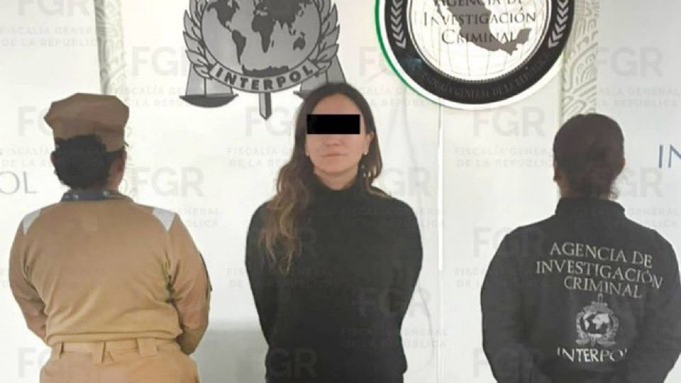 juanbaaq's tweet photo. Detenida hermana del exdirector de Pemex,  Emilio Lozoya Austin

La FGR cumplimentó una orden de aprehensión contra Gilda Susana Lozoya Austin, señalada por presuntas operaciones con recursos de procedencia ilícita, en el caso Agronitrogenados https://t.co/lWNTni25Pl