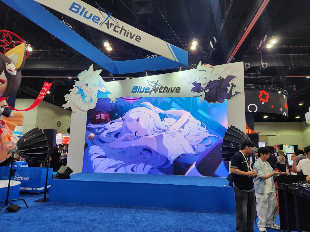 Iochikun's tweet photo. Anime Expo, I am inside of you. https://t.co/i15pqV5OjS