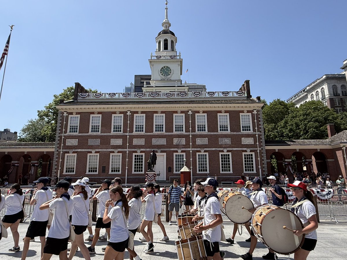 July4thPhilly's tweet photo. The day continues to march on! Such an amazing display of patriotism for the 250th anniversary of The United States of America from all those who participated in the Red, White, &amp; Blue To-Do Pomp &amp; Parade! ❤️🤍💙 @HistoricPhilly https://t.co/him00BT3PT