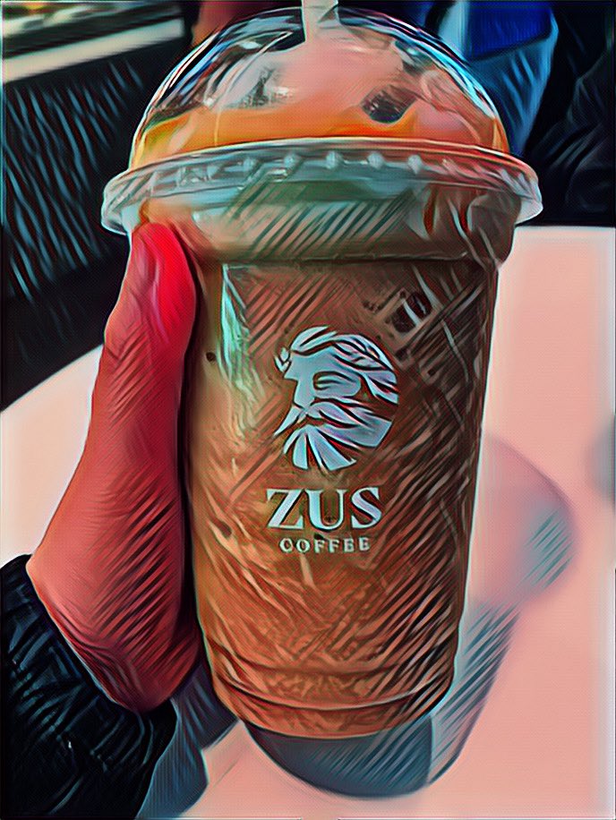 jittri7_'s tweet photo. zus in hand. overthinking in pause ✨ https://t.co/7EO1usNwAV