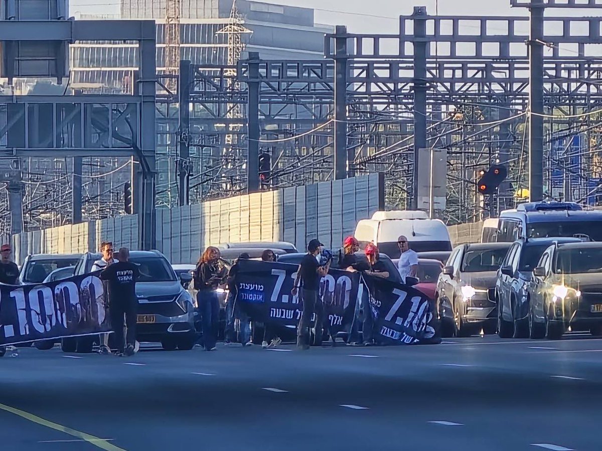 TheBelaaz's tweet photo. 🇮🇱 — PHOTO: Protesters blocked the Ayalon Highway tonight before police dispersed them, arrested eight people and reopened the roadway. https://t.co/WI2vd0nMoQ