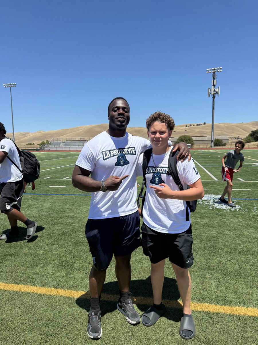 TGBentley21's tweet photo. Thank you @LinebackerProt1 for helping me work on my craft and focus on the little things that matter the most!!!
@Coach_SGonzalez @JKArmstrong54 @VanceWashingto2 @CoachSanchez1 @Coach_JEllison @MulumbaT https://t.co/mjXHUp2fz7